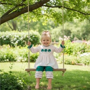 Girl's Appliqué Clover 2 Piece Outfit